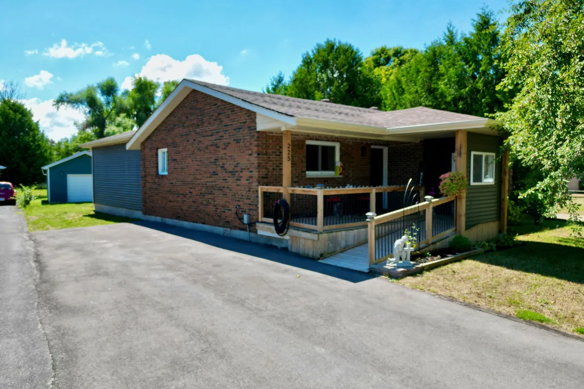 225 CHRISTOPHER Street, ON L0M 1S0