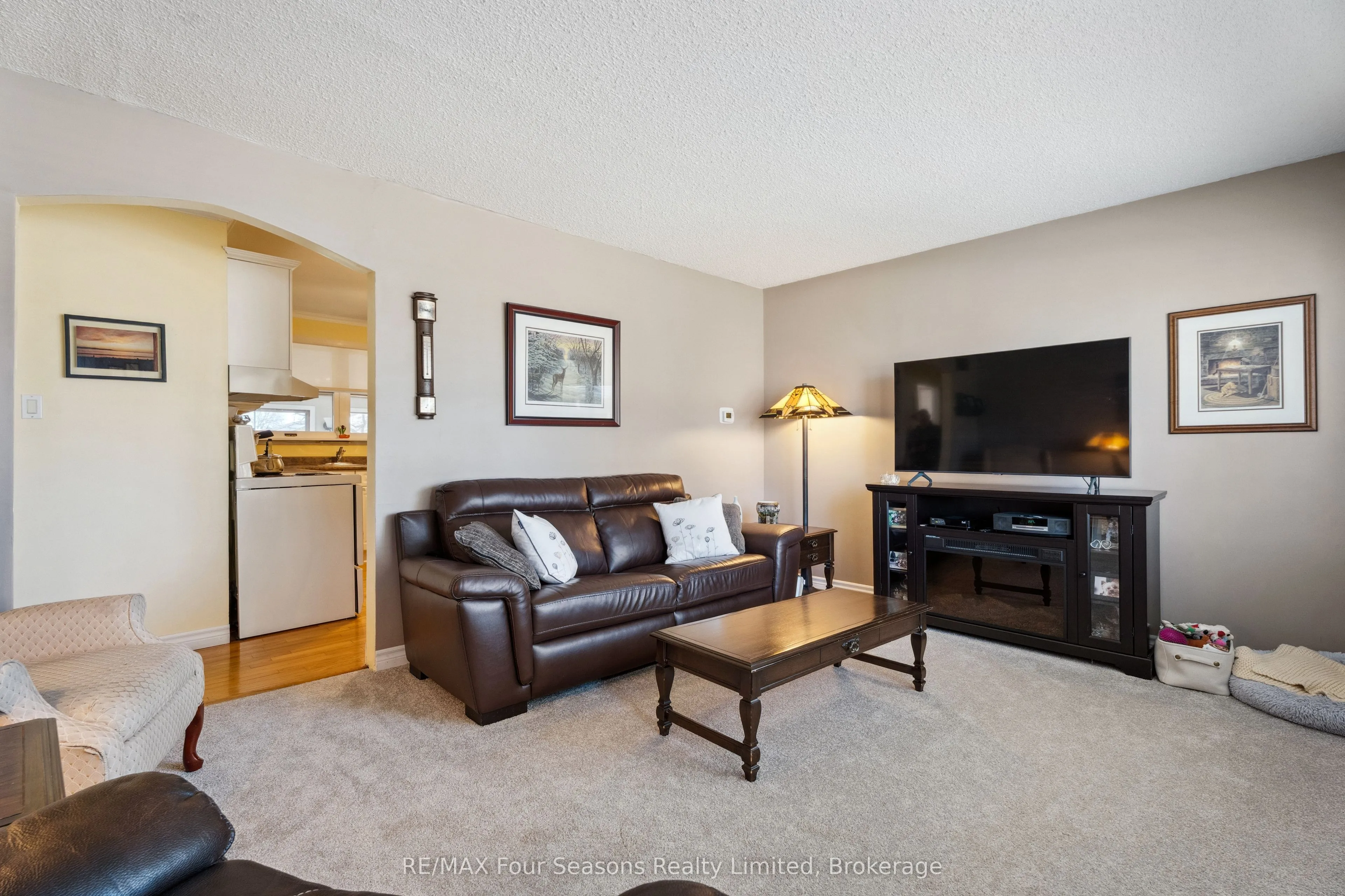 46 ERIE Street, ON L9Y 1P4