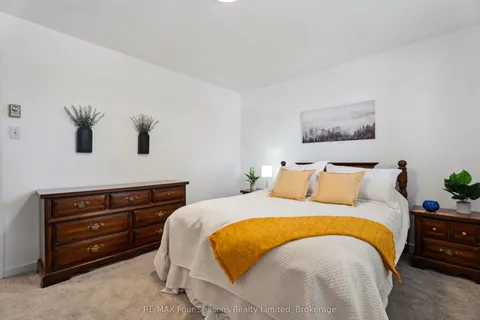 46 ERIE Street, ON L9Y 1P4