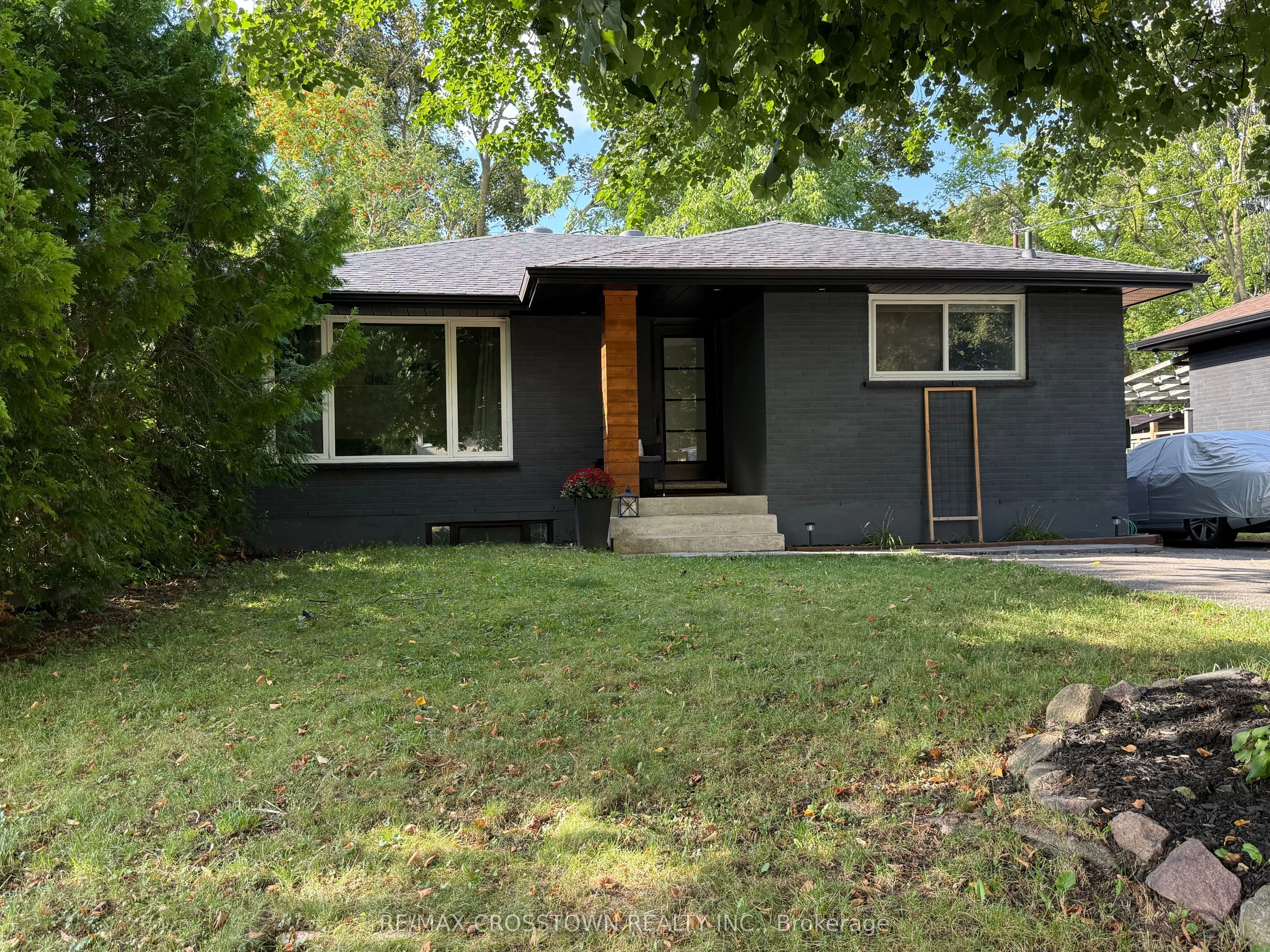 34 Queen Street, ON L4M 1Z1