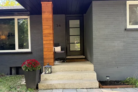 34 Queen Street, ON L4M 1Z1