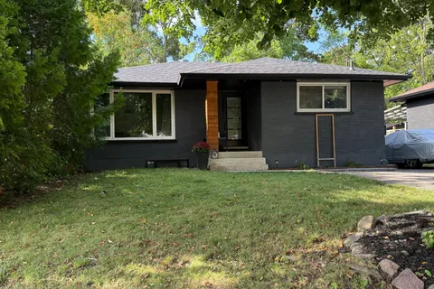 34 Queen Street, ON L4M 1Z1