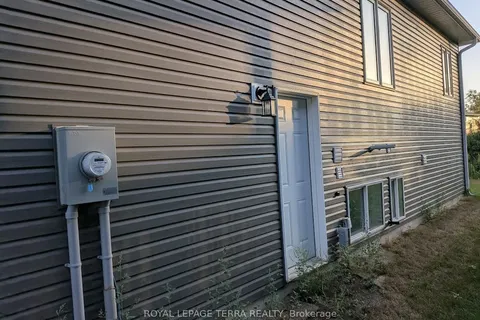 4 JOANNE Crescent, ON L9Z 0S2