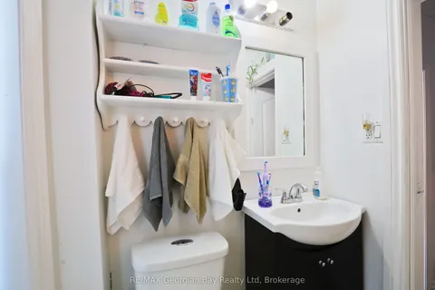 136 Fourth Street, ON L4R 3T2