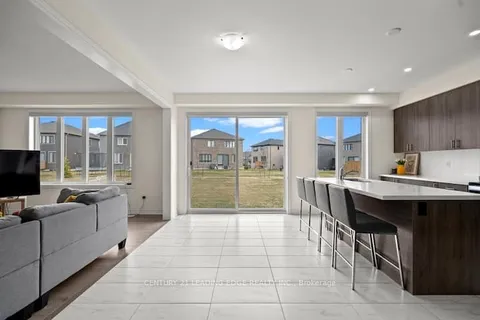 165 ROSANNE Circle, ON L9Z 0N1