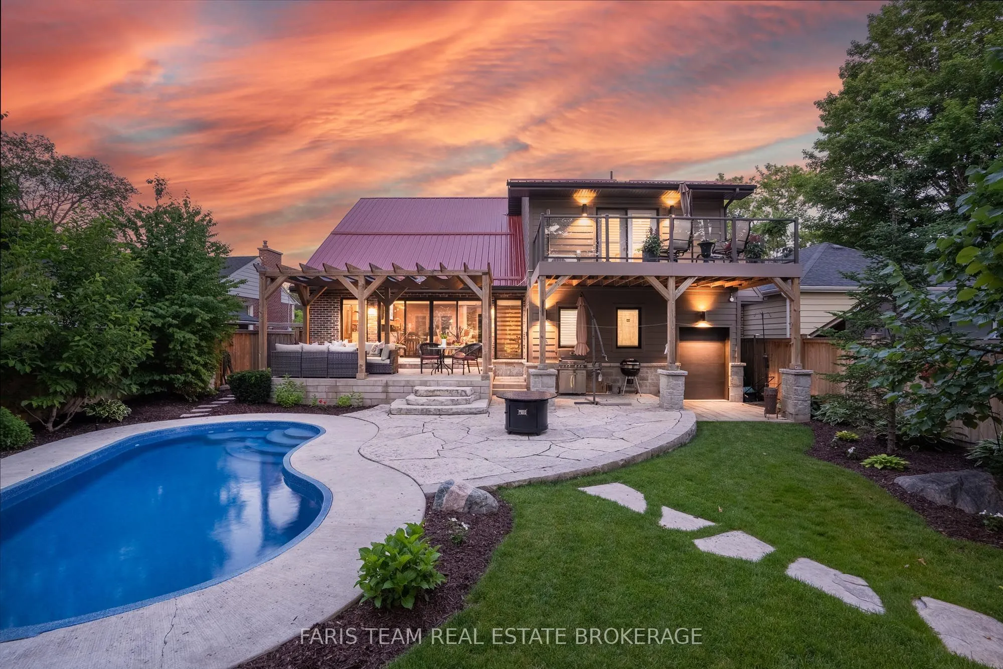 92 Nelson Street, ON L4M 4K5