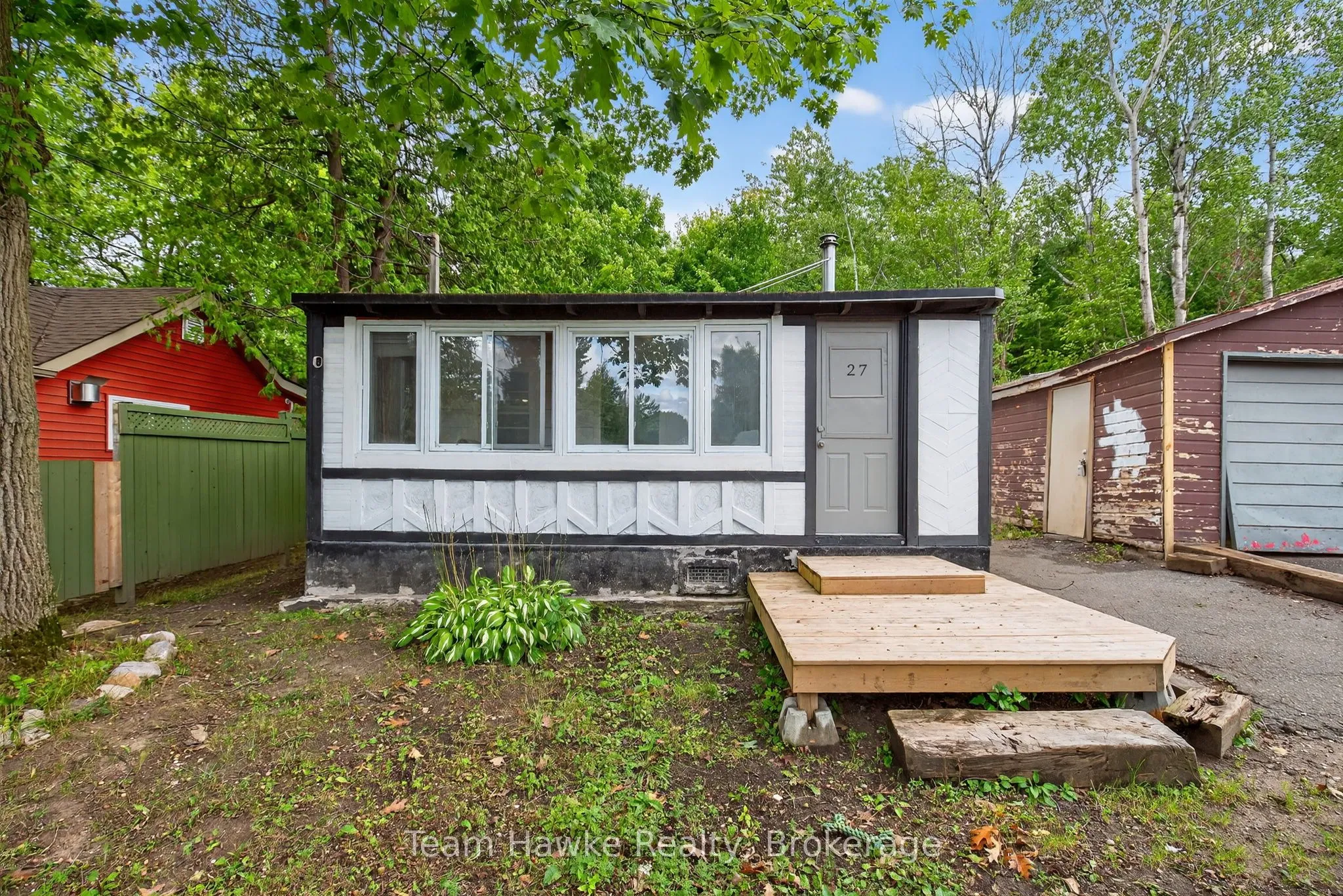 27 Earldom Boulevard, ON L0K 1R0