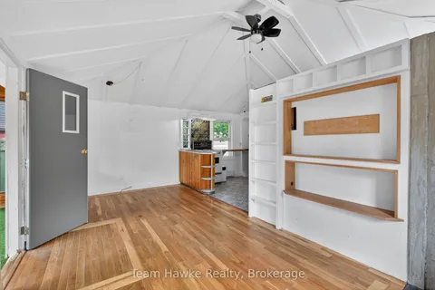 27 Earldom Boulevard, ON L0K 1R0