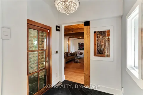 11 Crestwood Drive, ON L4M 4Y8