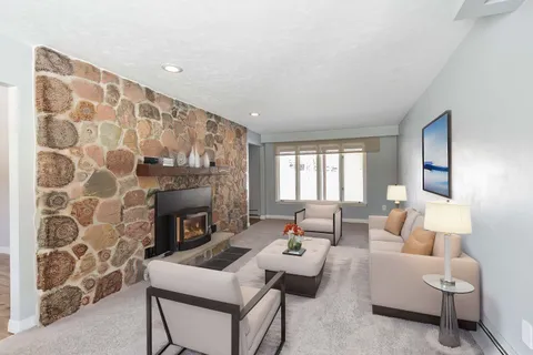 1369 Ryerson Boulevard, ON L3V 6H4