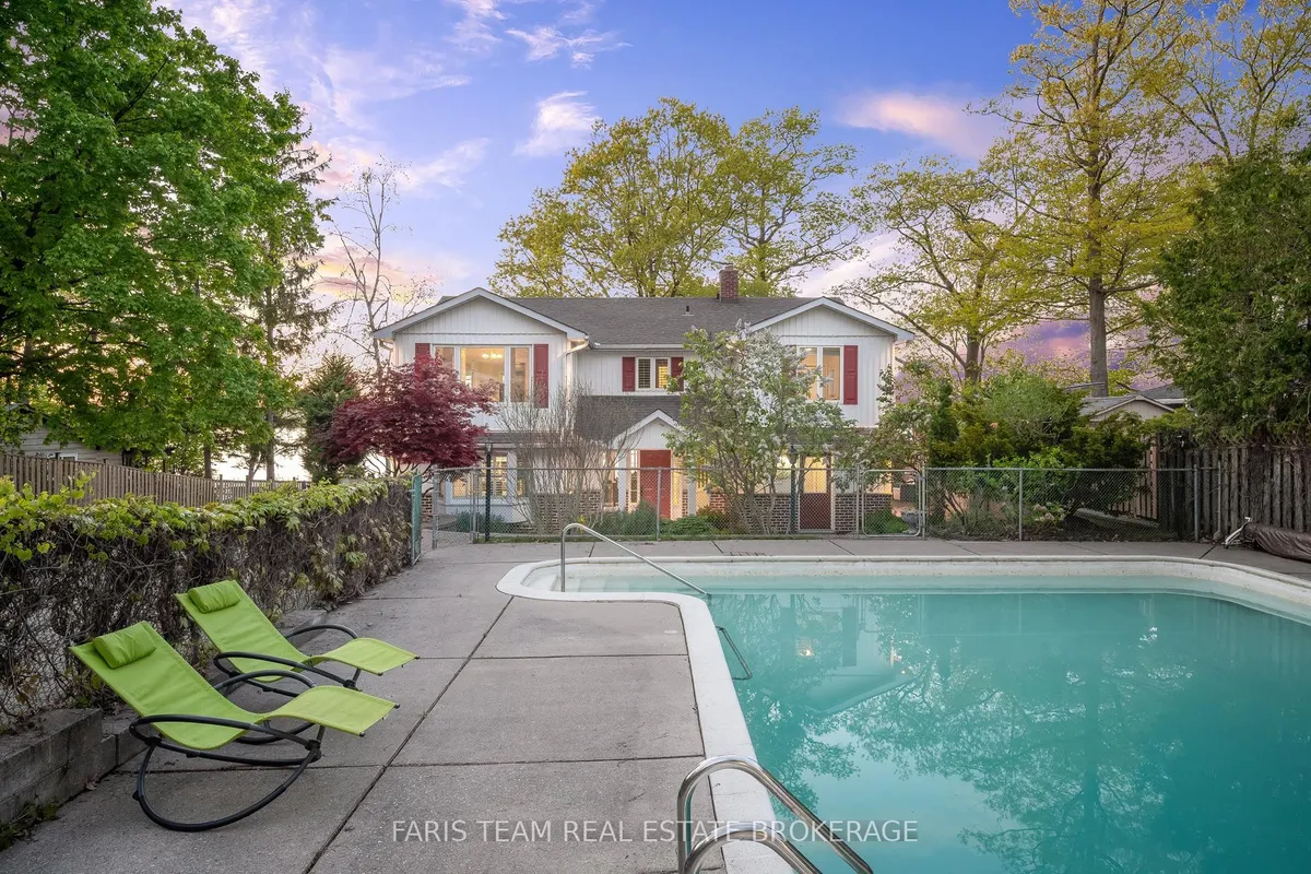 10 White Oaks Road, ON L4N 4C1