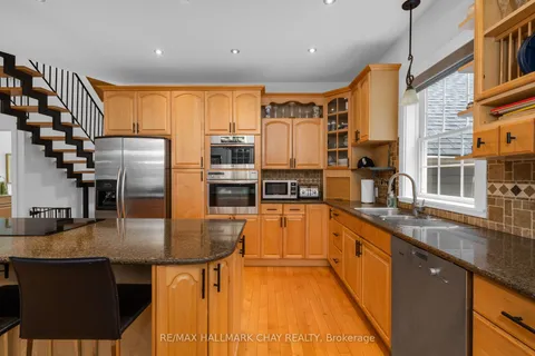 26 Eleventh Street, ON L4R 4L9