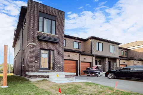 33 Pumpkin Corner Crescent, ON L9J 0C2