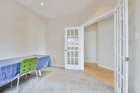 132 The Queensway N/A, ON L4M 0B4