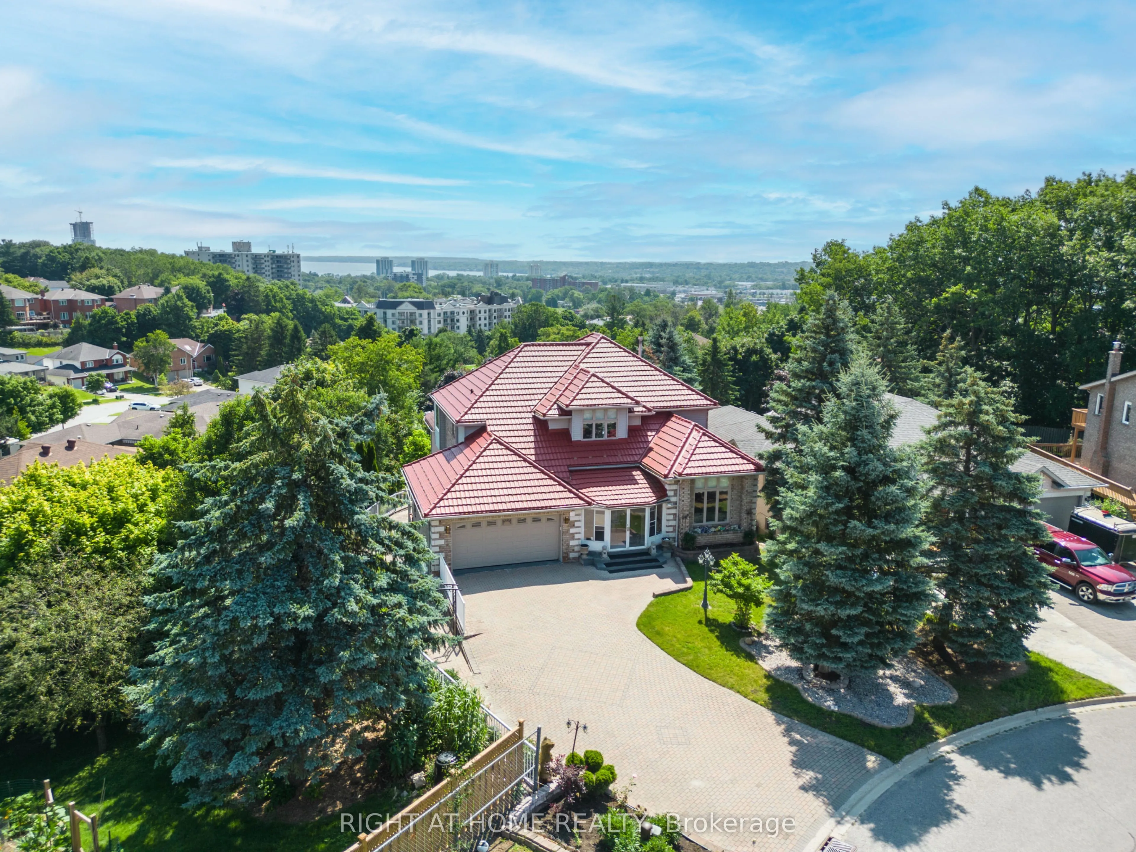 11 Thackeray Crescent, ON L4N 6J6