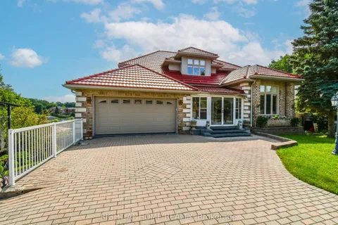 11 Thackeray Crescent, ON L4N 6J6