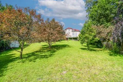 11 Thackeray Crescent, ON L4N 6J6