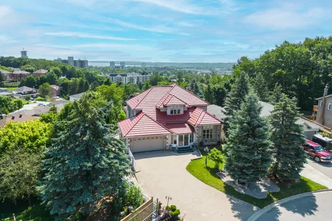 11 Thackeray Crescent, ON L4N 6J6