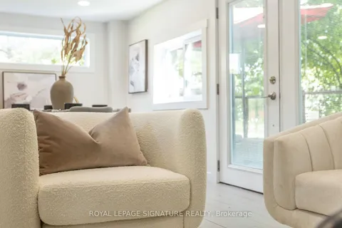 160 Duckworth Street, ON L4M 3W4