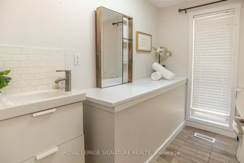 160 Duckworth Street, ON L4M 3W4