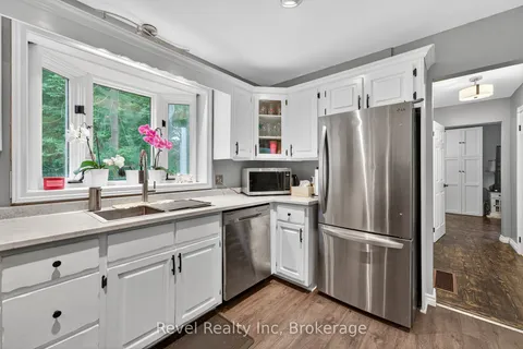 6 Bayside Road, ON L9M 0H8