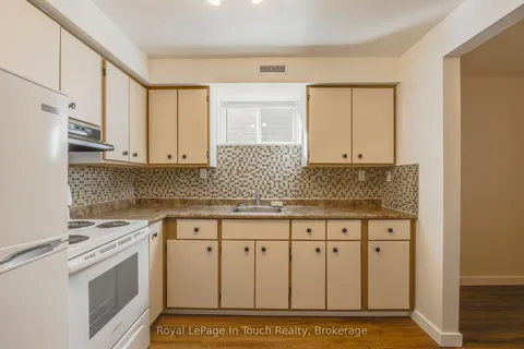 206 Lindsay Street, ON L4R 2T9