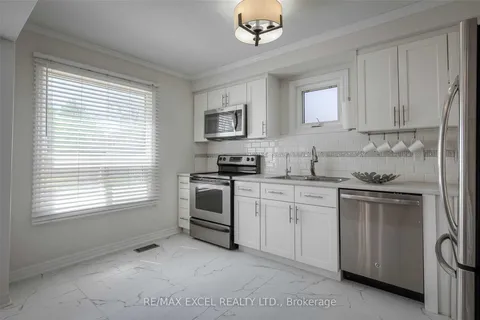 22 Weatherup Crescent, ON L4N 7J7