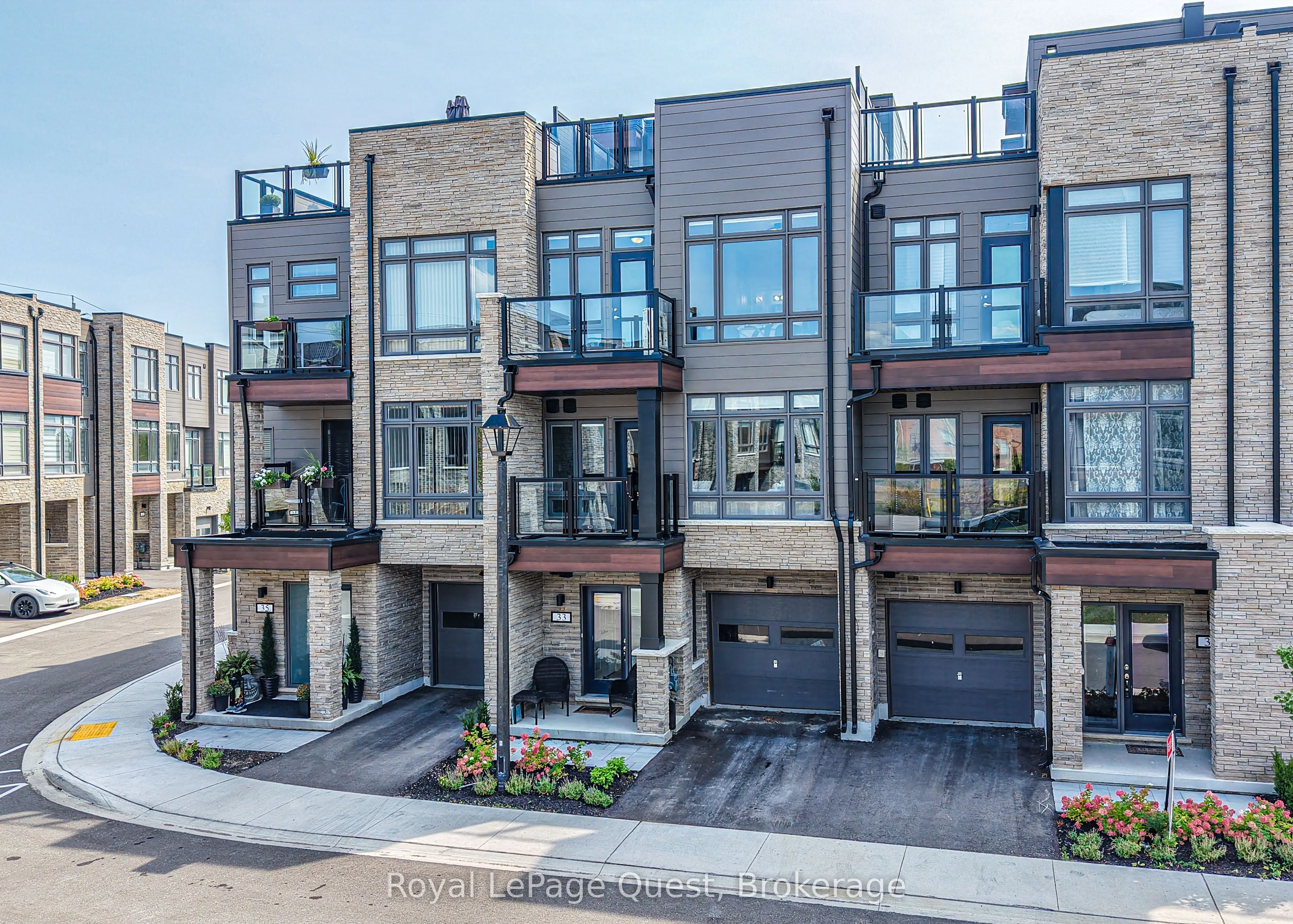 33 Wyn Wood Lane, ON L3V 8P7