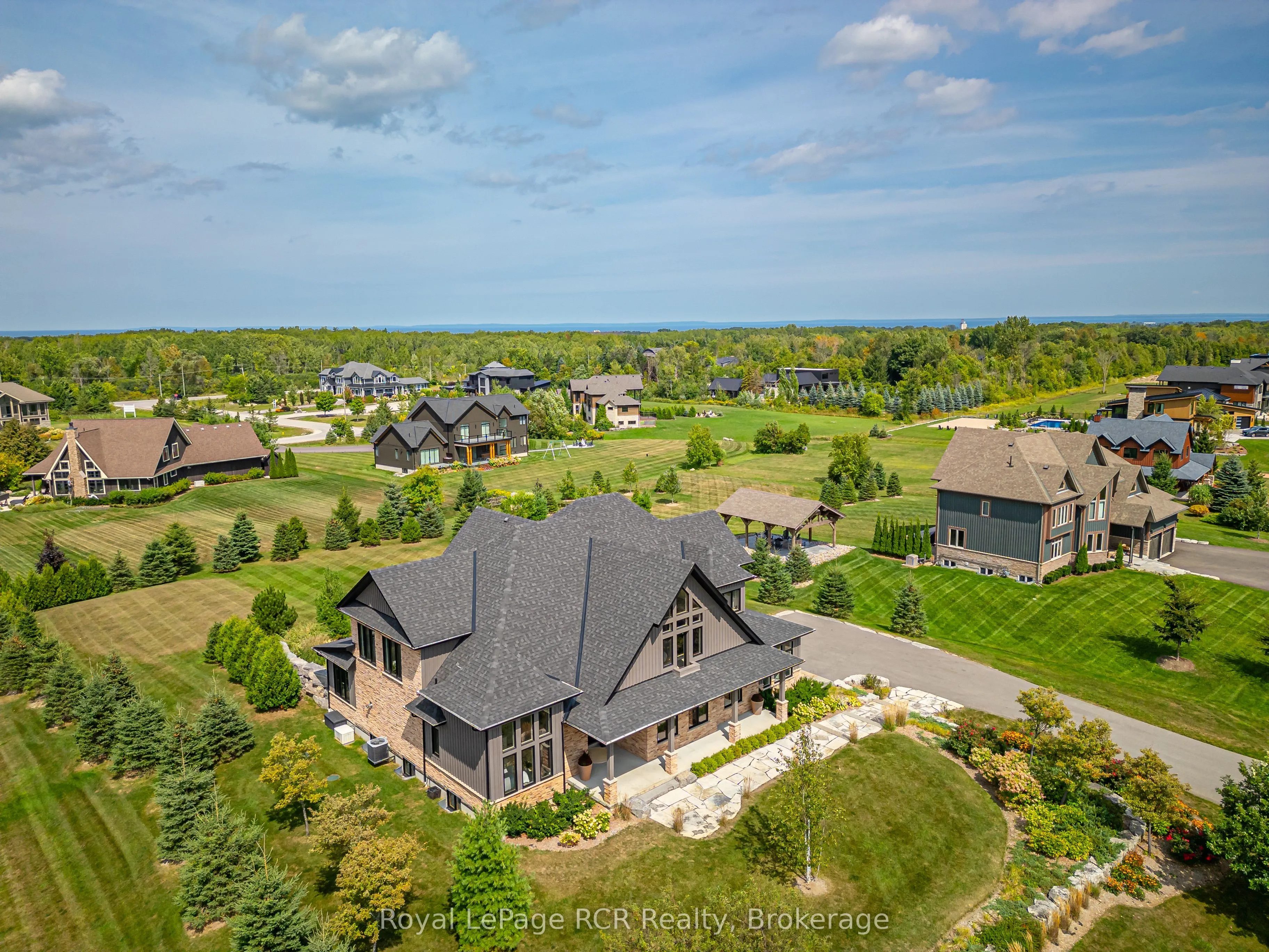 4 Meadowlark Way, ON L9Y 0K1