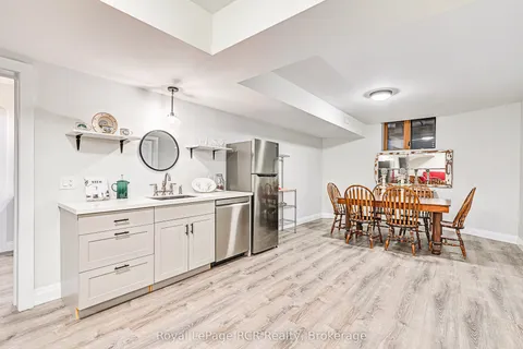 4 Meadowlark Way, ON L9Y 0K1