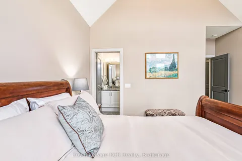 4 Meadowlark Way, ON L9Y 0K1