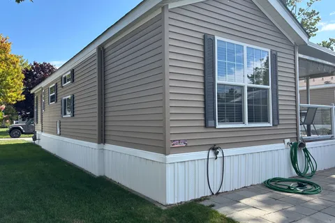 10 WHITE PINES Trail, ON L9Z 1X7