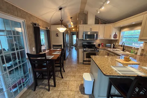 10 WHITE PINES Trail, ON L9Z 1X7