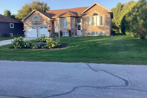 11 Club Court, ON L9Z 1J8