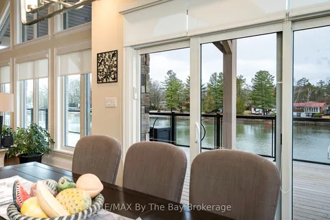 18 Edgewater Road, ON L9Z 2W3