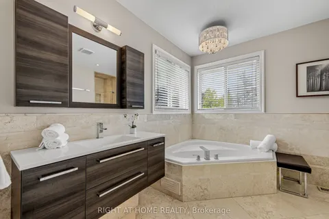 59 Kingsridge Road, ON L4N 8V2