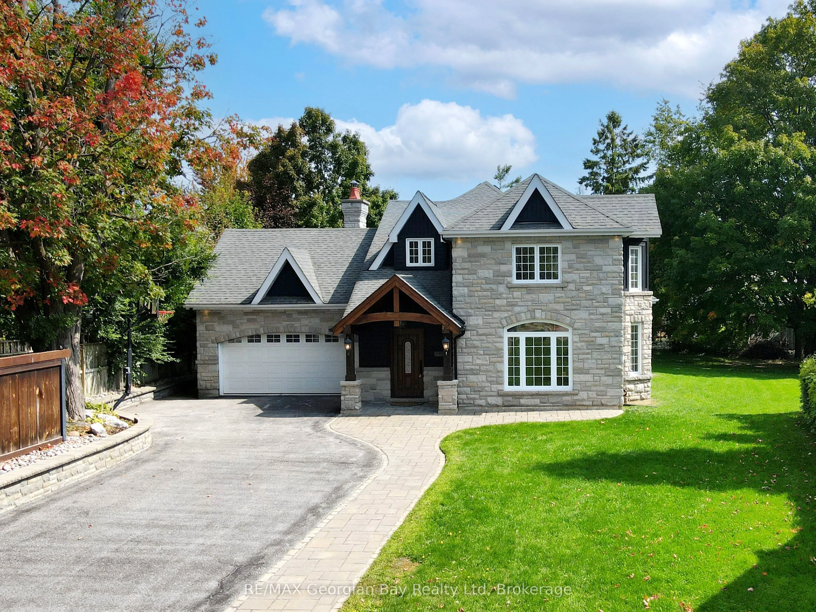 105 Duckworth Street, ON L4M 3V9