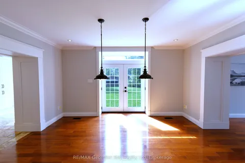 105 Duckworth Street, ON L4M 3V9