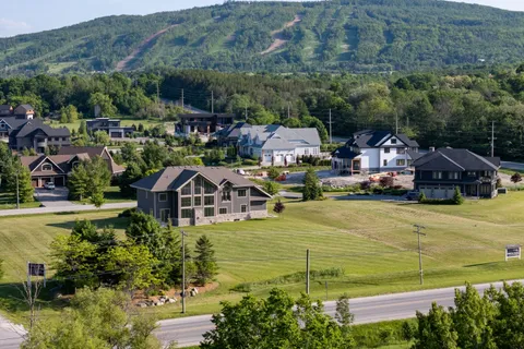 11 WINDROSE VALLEY Boulevard, ON L9Y 0K2