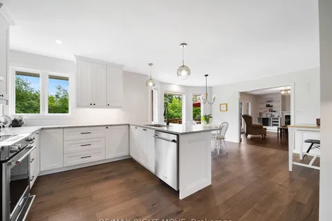 1998 Voyageur Circle, ON L3V 7L3