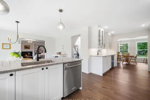 1998 Voyageur Circle, ON L3V 7L3