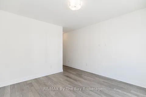 3 ROSANNE Circle, ON L9Z 0N4