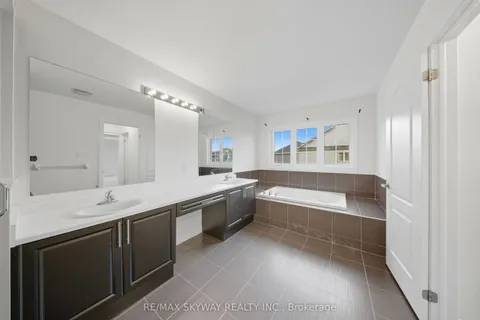 56 Tracey Lane, ON L9Y 3L7