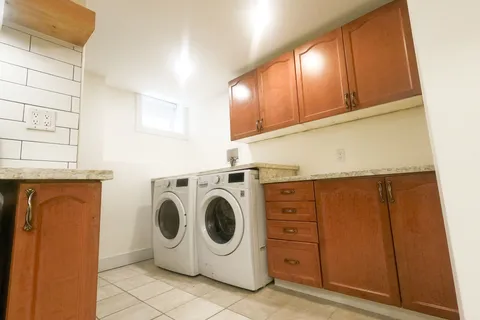 47 LAKE Crescent, ON L4N 6A7