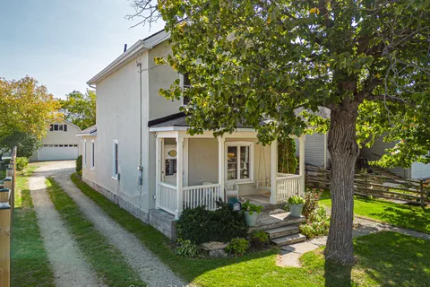 117 Elm Street, ON L9Y 3J3