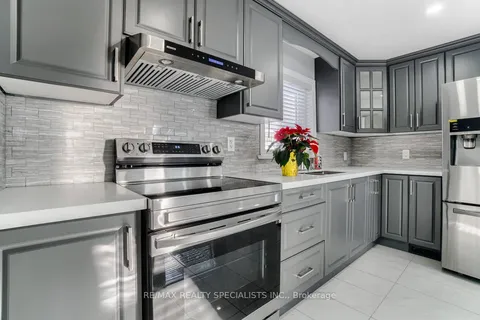 44 Sanford Street, ON L4N 3C4