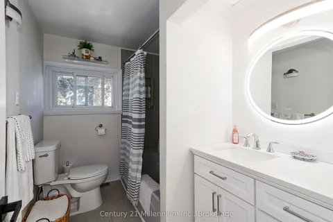 42 NIAGARA Street, ON L9Y 3X2