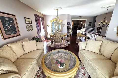 28 Cranberry Heights, ON L9Z 1M9