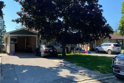 35 Daphne Crescent, ON L4M 2Y7