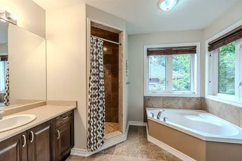 11 Oakmont Avenue, ON L0L 2L0